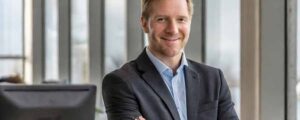 Magisk saga om trollkarlen Harrys kamp mot ondskan.